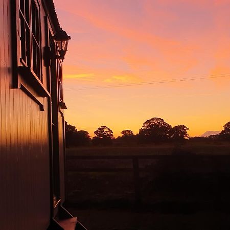 The Old Mill Shepherds Hut Villa Okehampton Exterior photo