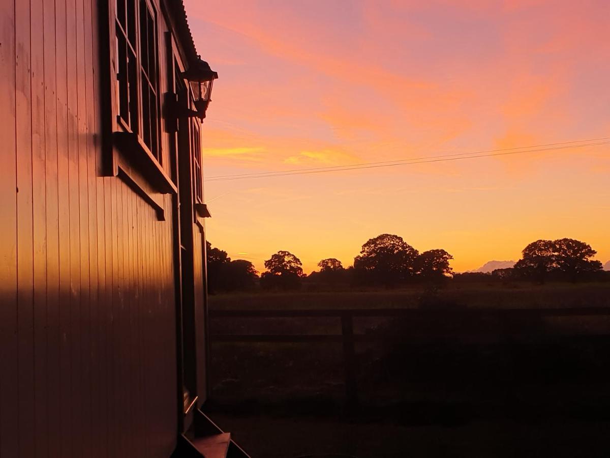 The Old Mill Shepherds Hut Villa Okehampton Exterior photo