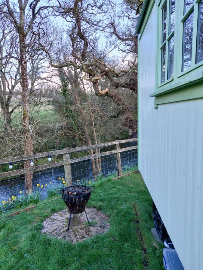 The Old Mill Shepherds Hut Villa Okehampton Exterior photo