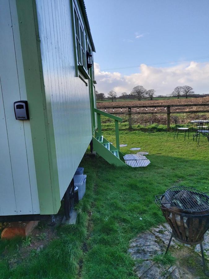 The Old Mill Shepherds Hut Villa Okehampton Exterior photo